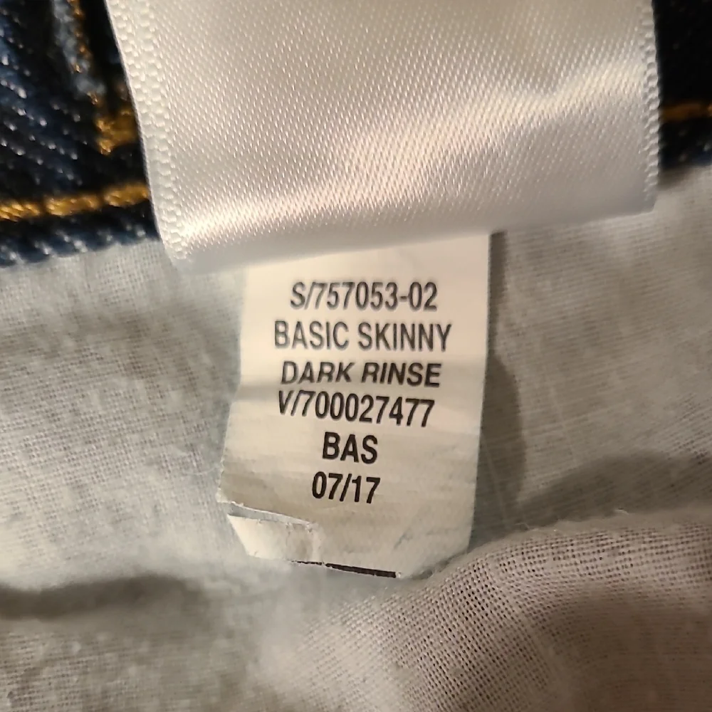 Old Navy Boys Skinny Jeans – Dark Rinse – Size 18 Regular Built In Elastic Flex